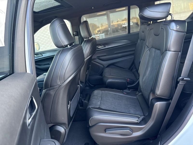 New 2025 Jeep Grand Cherokee L Altitude X 4x4Image 4