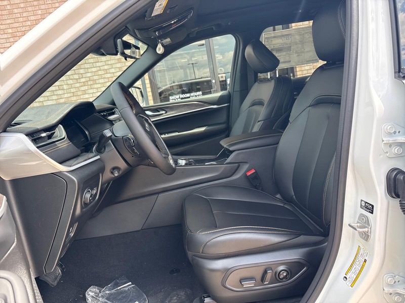 New 2026 Jeep Grand Cherokee 85th Anniversary Edition 4x4Image 3