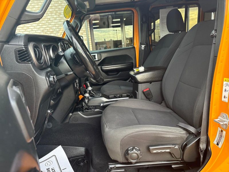 Used 2018 Jeep Wrangler Unlimited SportImage 3