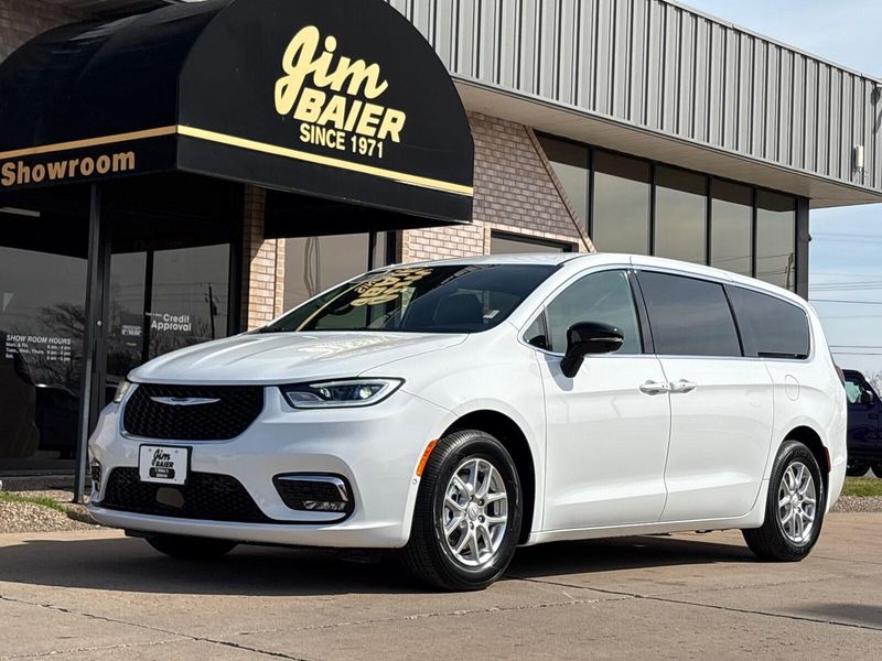 New 2026 Chrysler Pacifica SelectImage 1