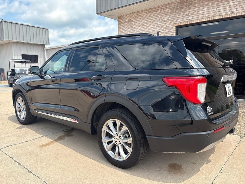 Used 2024 Ford Explorer XLTImage 11