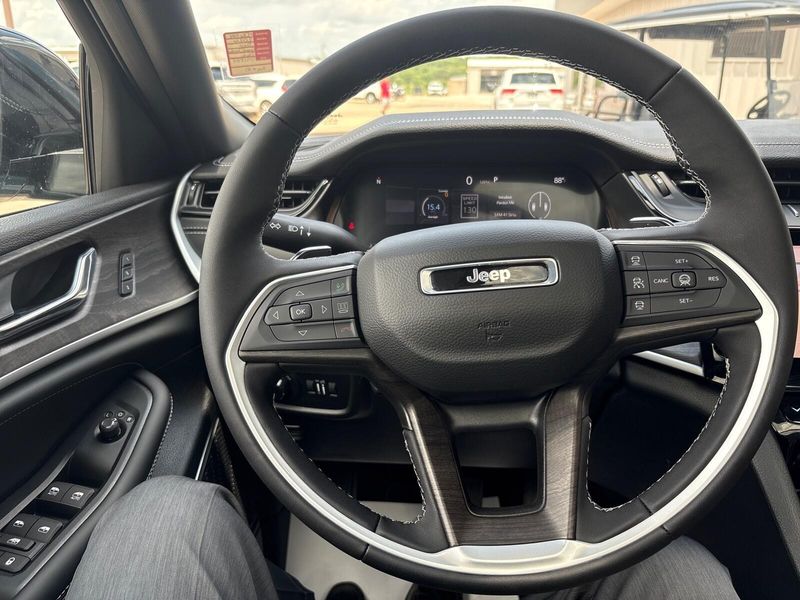 New 2026 Jeep Grand Cherokee Limited Reserve 4x4Image 15