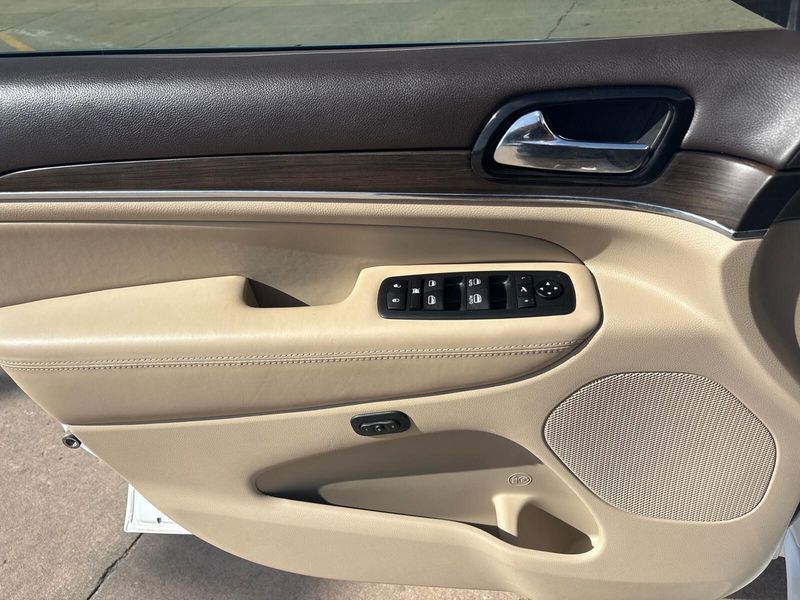 Used 2020 Jeep Grand Cherokee OverlandImage 14