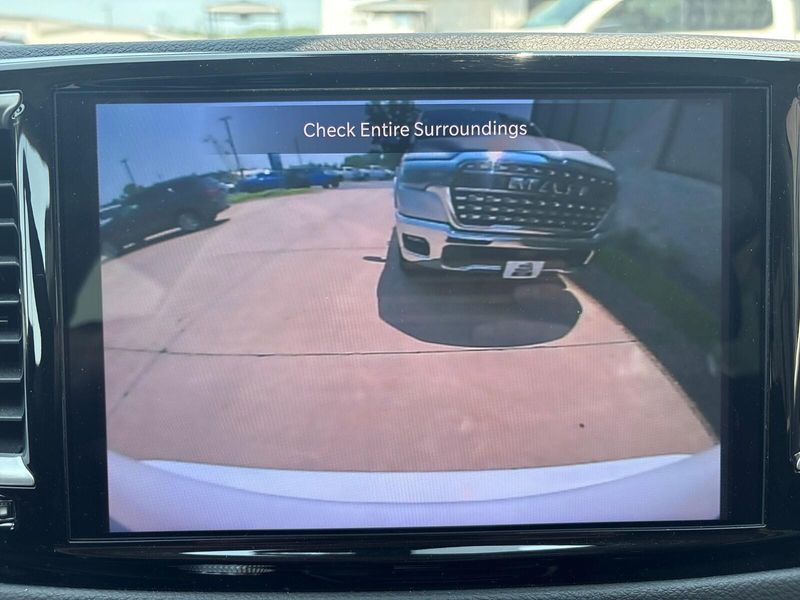 Used 2024 Chrysler Pacifica Touring LImage 19
