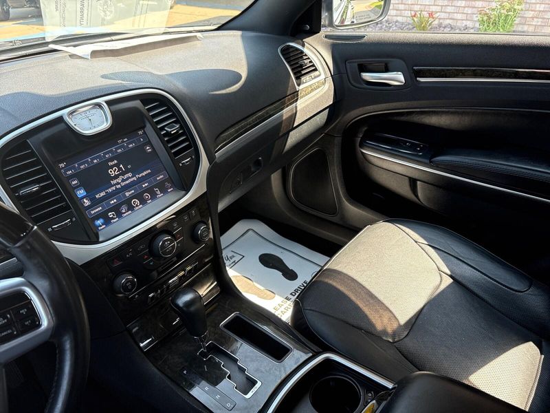 Used 2014 Chrysler 300C 300CImage 18