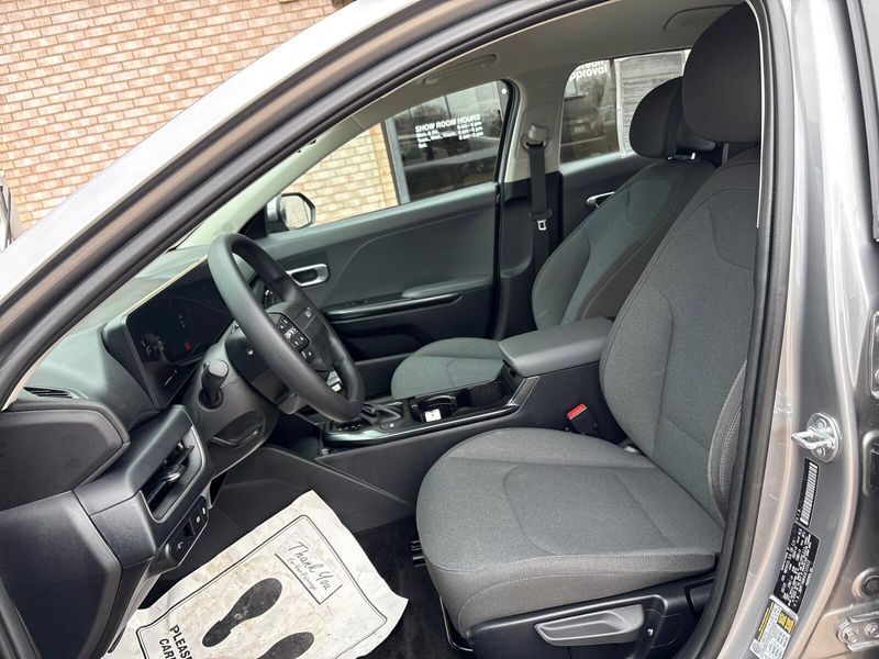 Used 2025 Kia K4 LXSImage 3