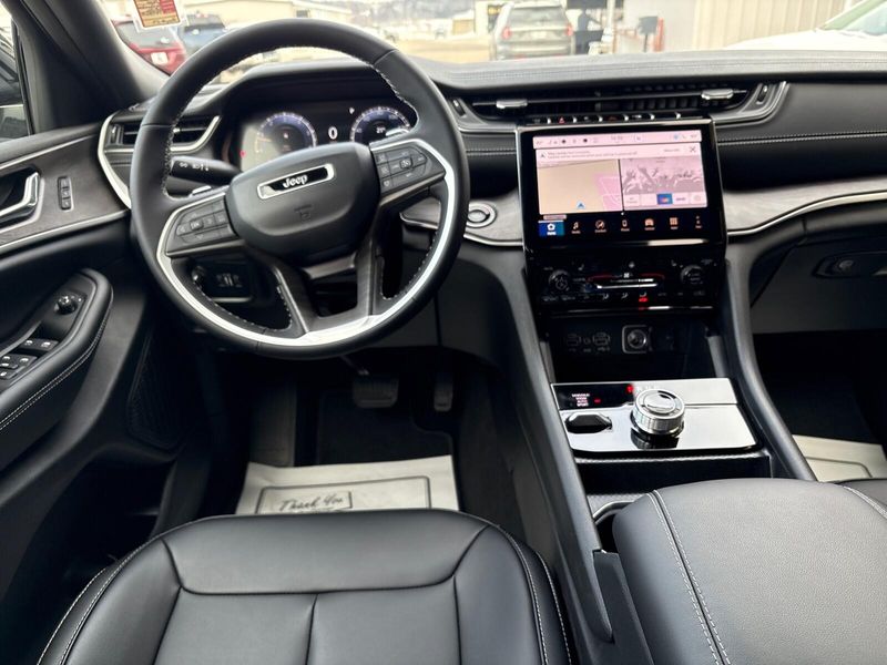 New 2025 Jeep Grand Cherokee Limited 4x4Image 5