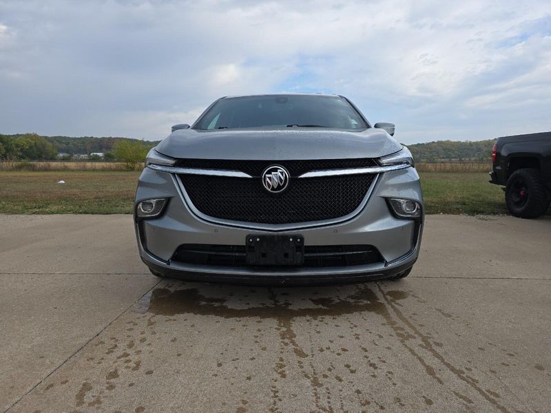 Used 2024 Buick Enclave EssenceImage 3