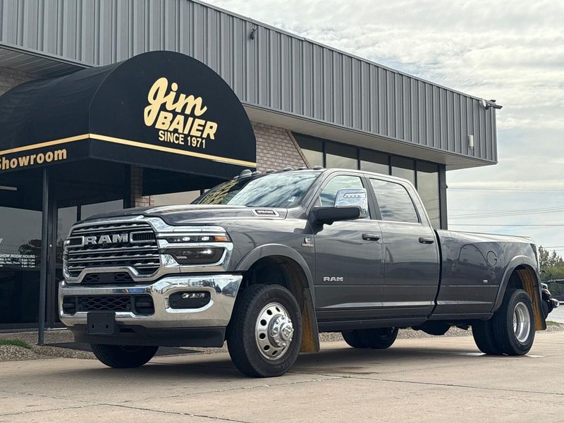 Used 2025 RAM 3500 LimitedImage 1