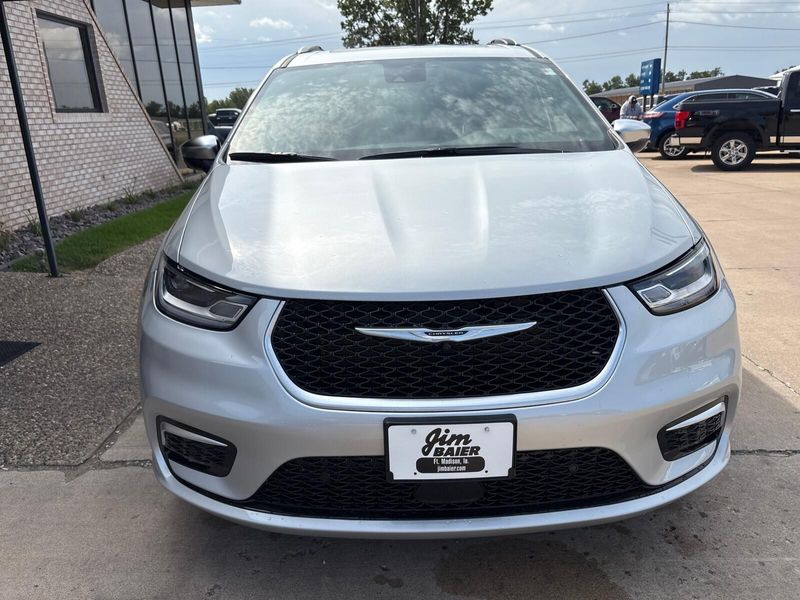 New 2026 Chrysler Pacifica PinnacleImage 8