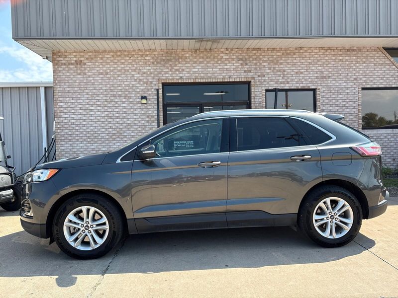 Used 2019 Ford Edge SELImage 2