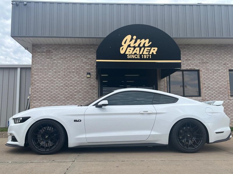 2016 Ford Mustang GT PremiumImage 2