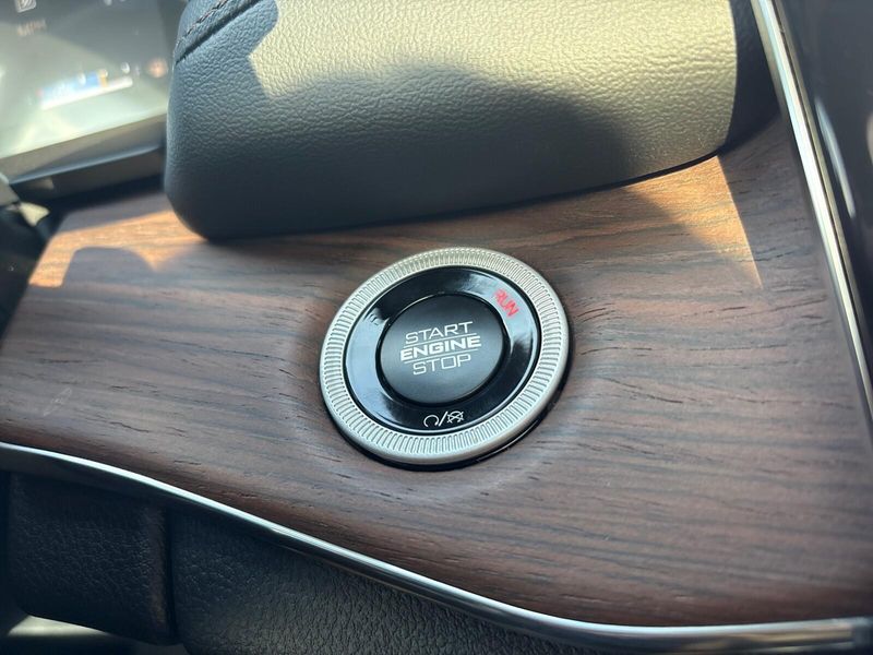 New 2025 Jeep Grand Cherokee L Summit 4x4Image 21