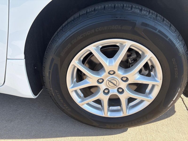 Used 2023 Chrysler Pacifica Touring LImage 12