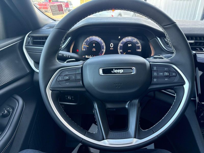 New 2025 Jeep Grand Cherokee L Altitude X 4x4Image 15