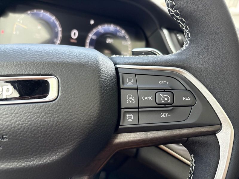 New 2025 Jeep Grand Cherokee Limited 4x4Image 15