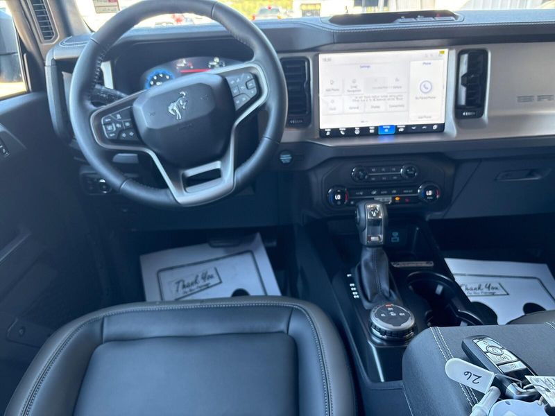 2025 Ford Bronco Outer Banks photo 4