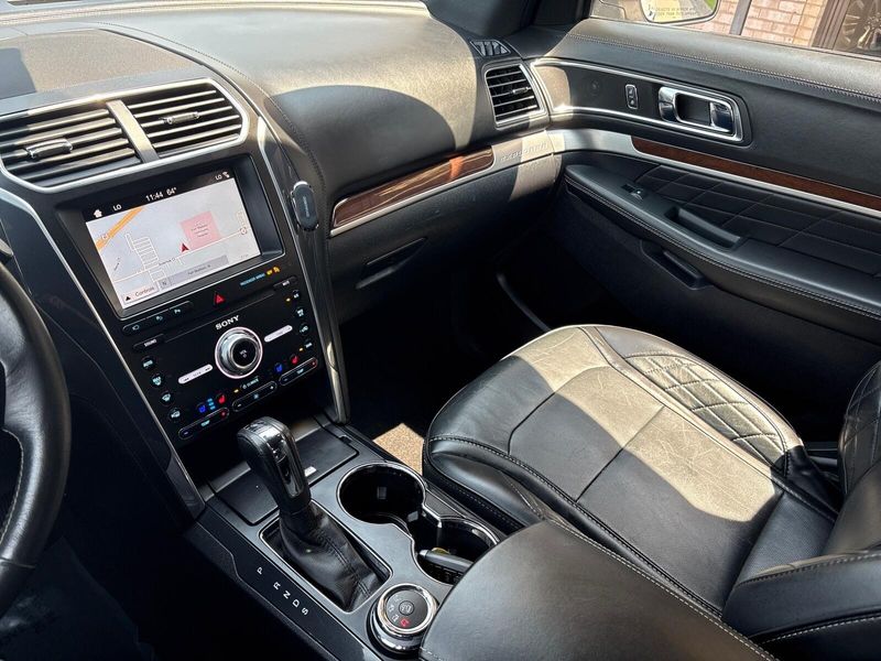 2019 Ford Explorer PlatinumImage 19