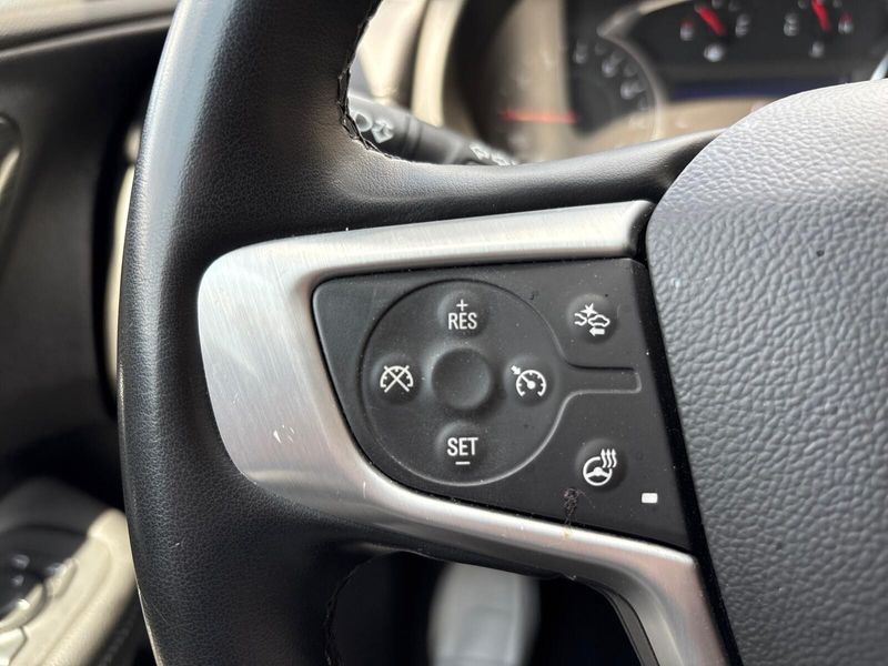 Used 2024 GMC Terrain SLTImage 13