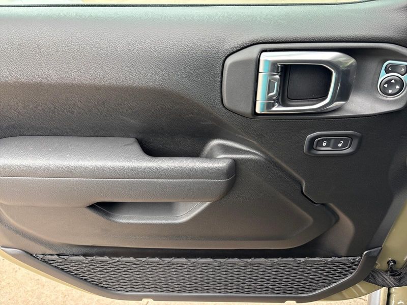 2025 Jeep Wrangler 4-door WillysImage 12