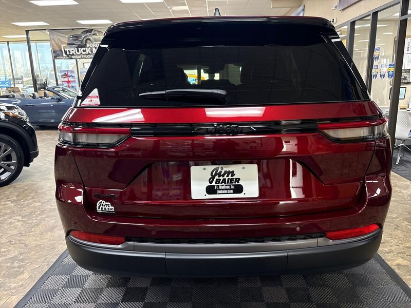 New 2026 Jeep Grand Cherokee Laredo Altitude 4x4Image 7