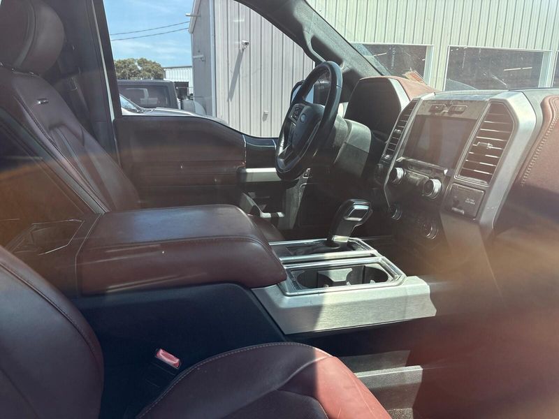 2019 Ford F-150 PlatinumImage 8