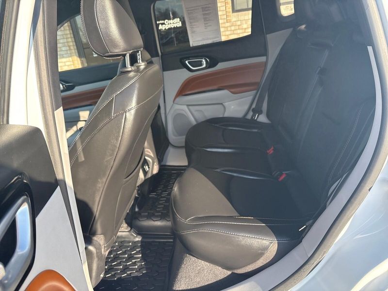 Used 2023 Jeep Compass LimitedImage 4