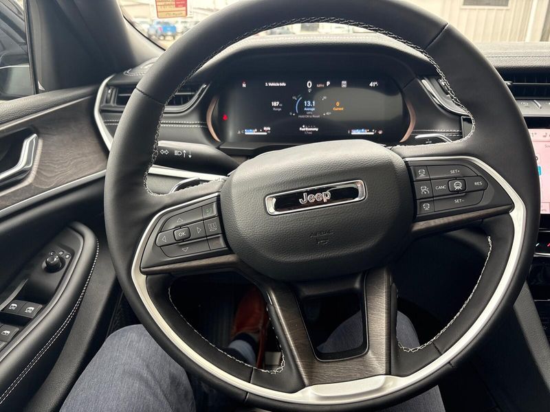 New 2026 Jeep Grand Cherokee Laredo Altitude 4x4Image 14