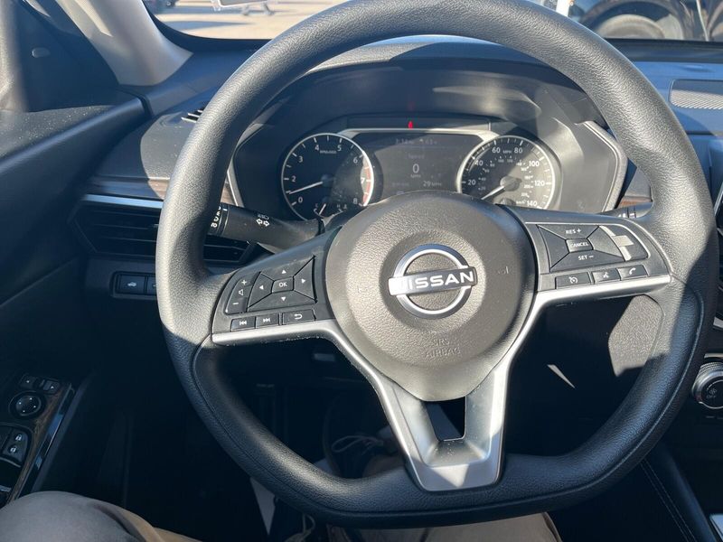 2023 Nissan Altima 2.5 SVImage 13