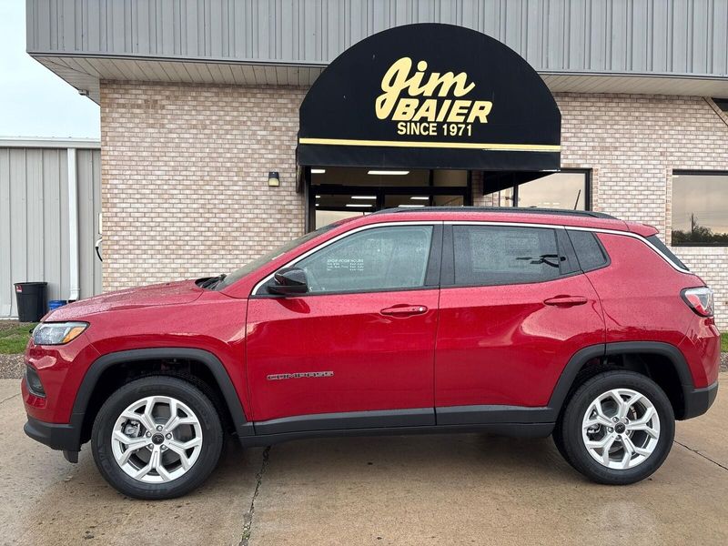 2025 Jeep Compass Latitude 4x4Image 2