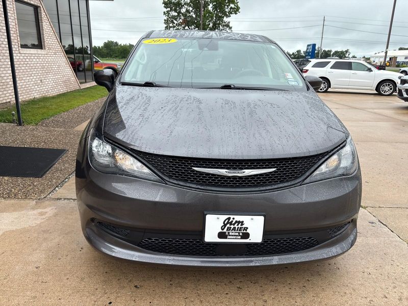 Used 2023 Chrysler Voyager LXImage 7