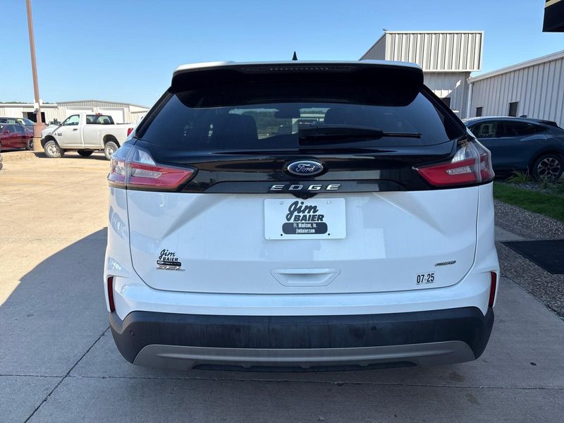 2023 Ford Edge SEL photo 9