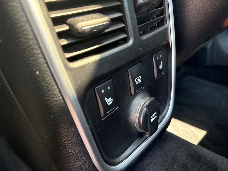 Used 2014 Chrysler 300C 300CImage 5