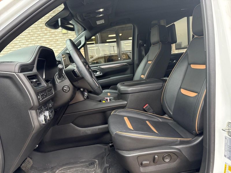 Used 2023 GMC Yukon AT4Image 3