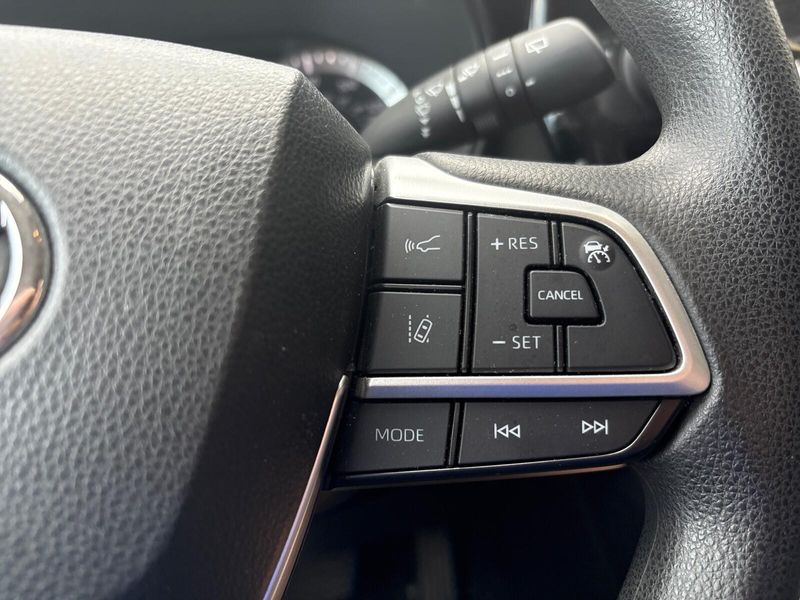 Used 2023 Toyota Highlander LImage 15