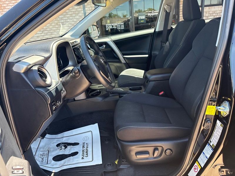 Used 2018 Toyota RAV4 XLEImage 3