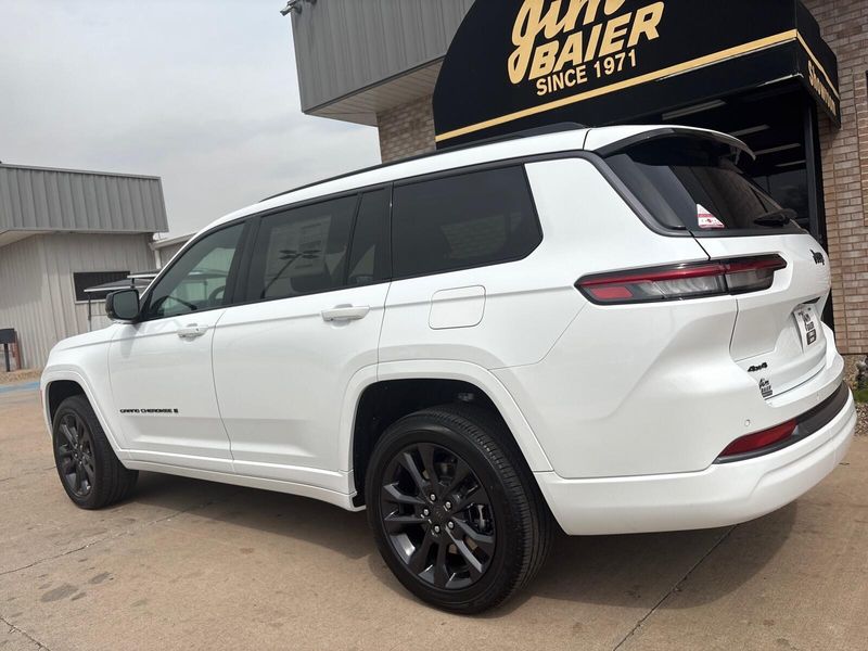 New 2026 Jeep Grand Cherokee L Limited Reserve 4x4Image 13