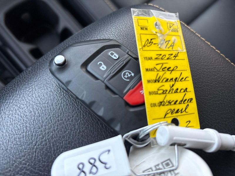 Used 2024 Jeep Wrangler SaharaImage 23