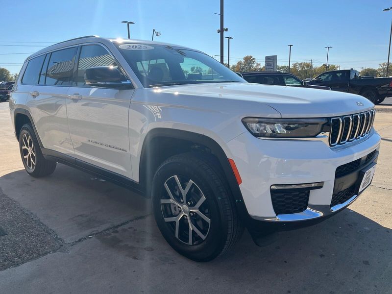 2025 Jeep Grand Cherokee L Limited 4x4Image 9