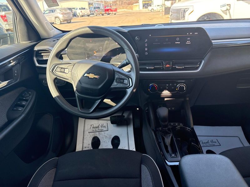 Used 2025 Chevrolet Trailblazer LTImage 5