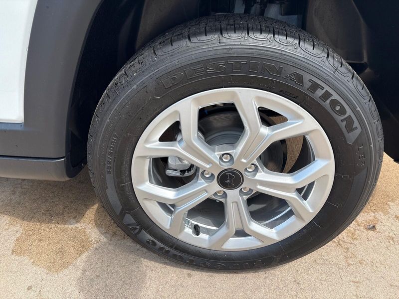 2025 Jeep Compass Latitude 4x4Image 11