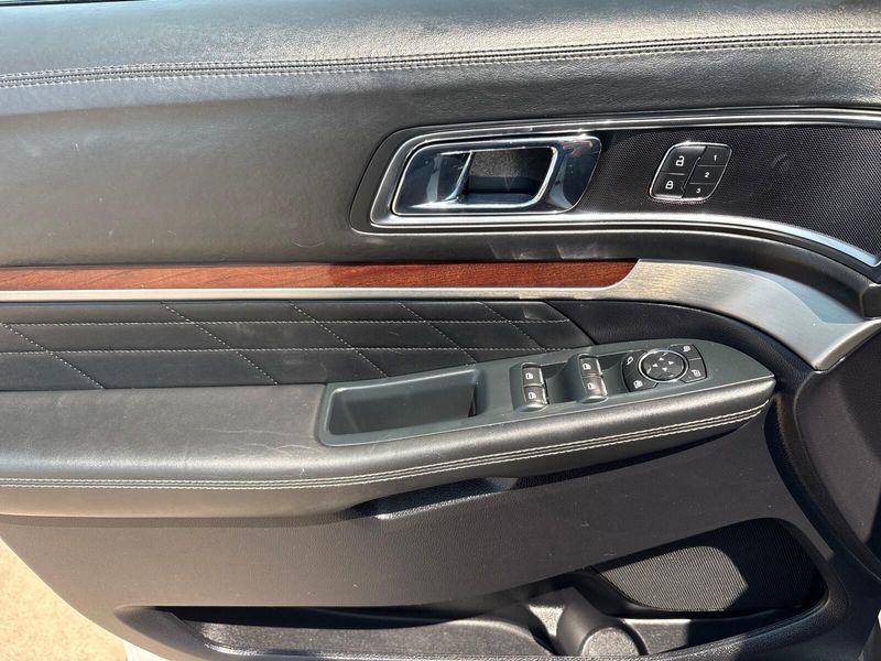 2019 Ford Explorer PlatinumImage 15