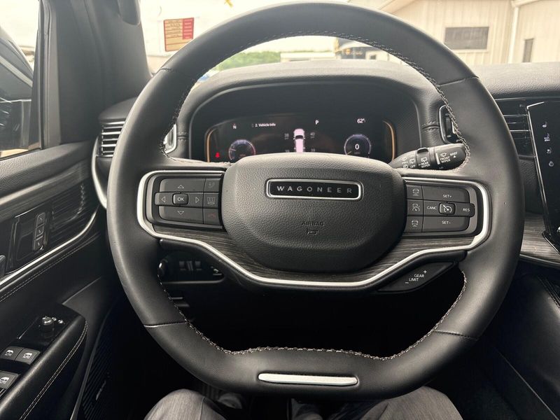 2023 Jeep Wagoneer L Series IIImage 15