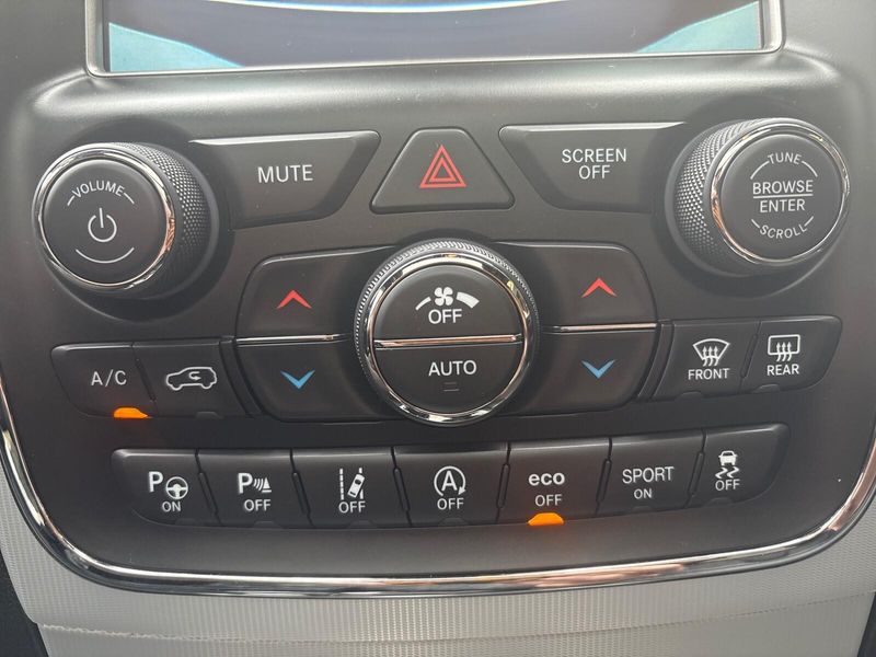 Used 2018 Jeep Grand Cherokee OverlandImage 23