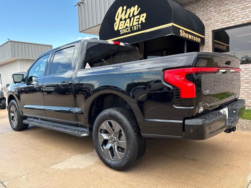 2023 Ford F-150 Lightning LariatImage 13