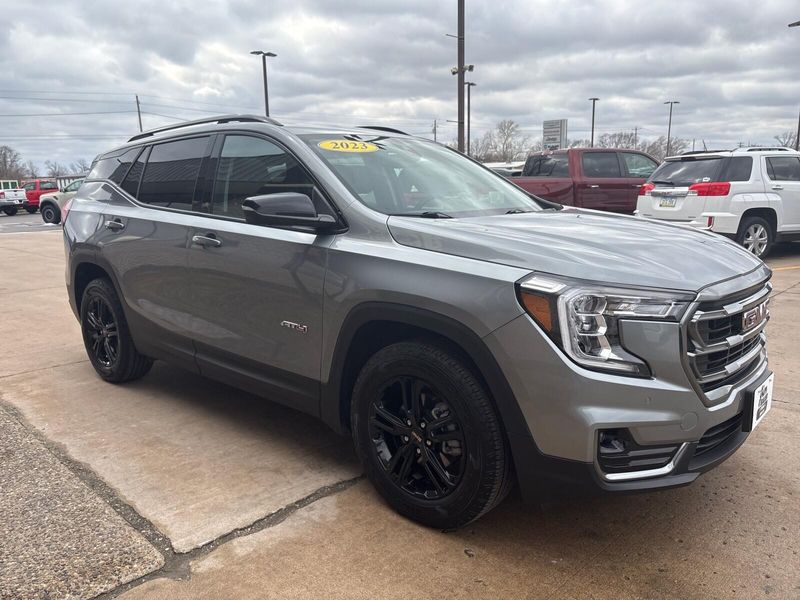 Used 2023 GMC Terrain AT4Image 7