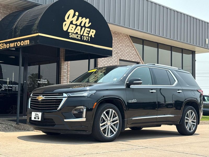 2022 Chevrolet Traverse High CountryImage 1
