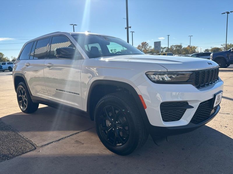New 2025 Jeep Grand Cherokee Altitude X 4x4Image 7