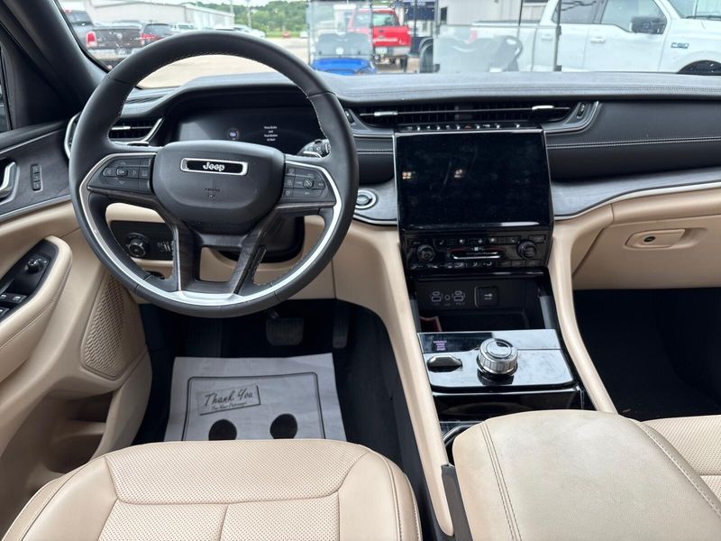 Used 2023 Jeep Grand Cherokee L LimitedImage 7