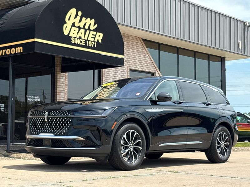 Used 2024 Lincoln Nautilus PremiereImage 1